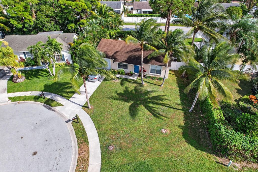 Photo of 102 Cedar Court, Jupiter, FL 33458 (MLS # R11144461)