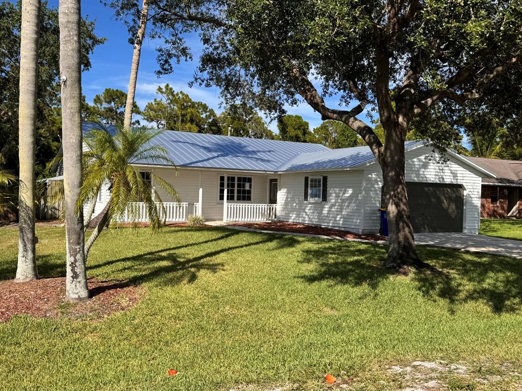Photo of 8745 SE Longview Drive, Hobe Sound, FL 33455 (MLS # R11110432)