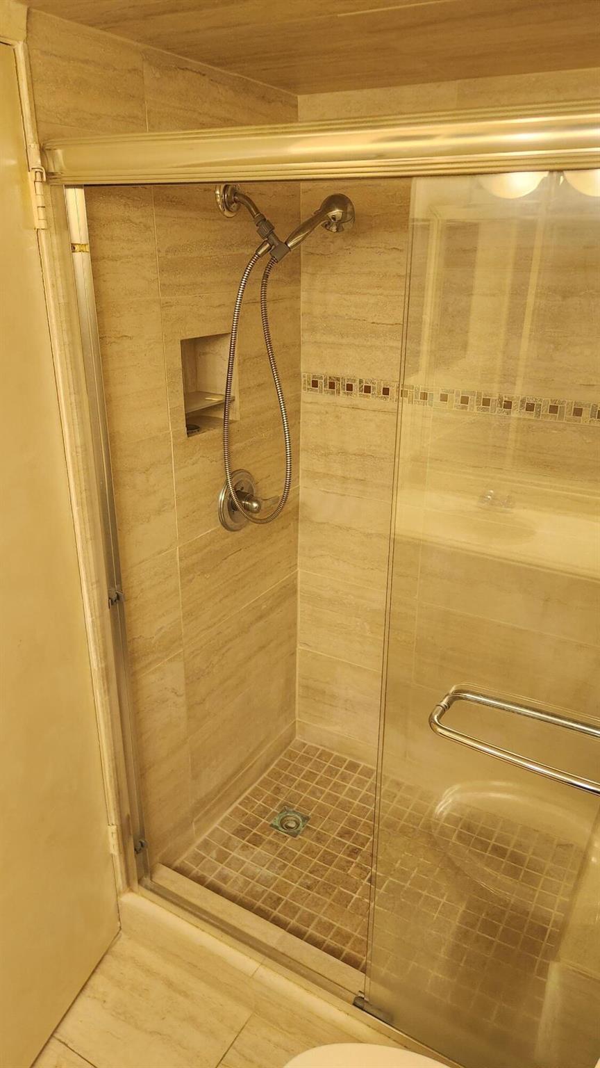 CASTLE GARDENS - Residential Lease