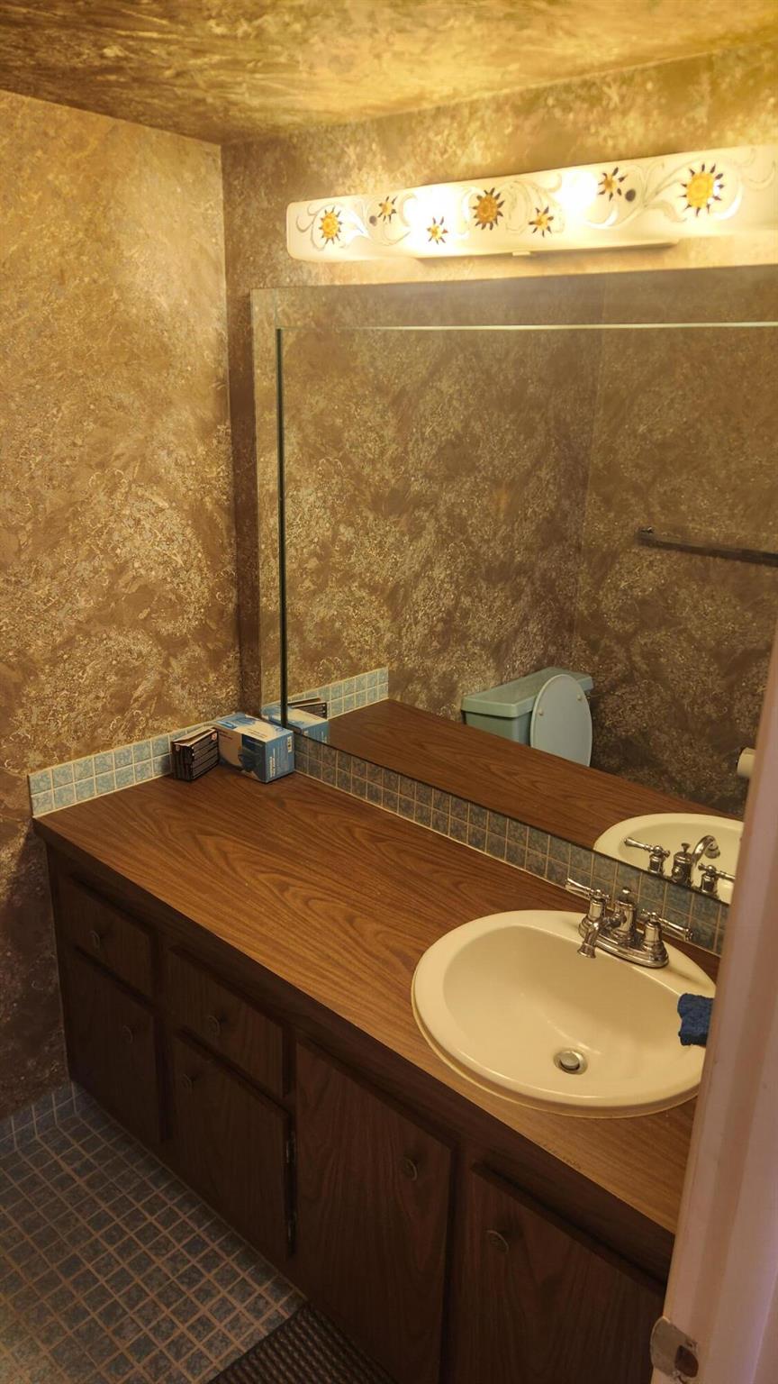 CASTLE GARDENS - Residential Lease