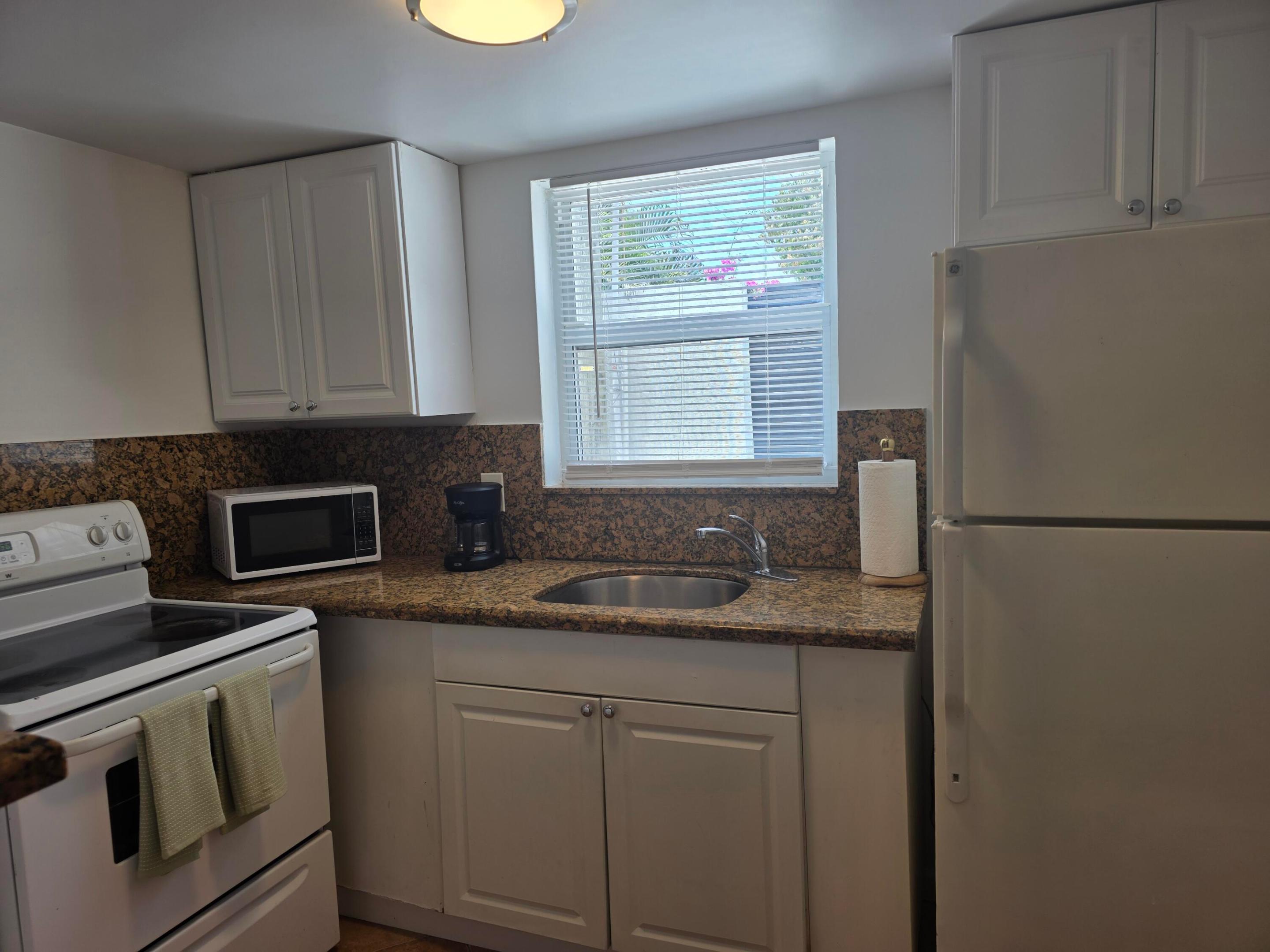 LAKE WORTH TOWN OF - Residential Lease