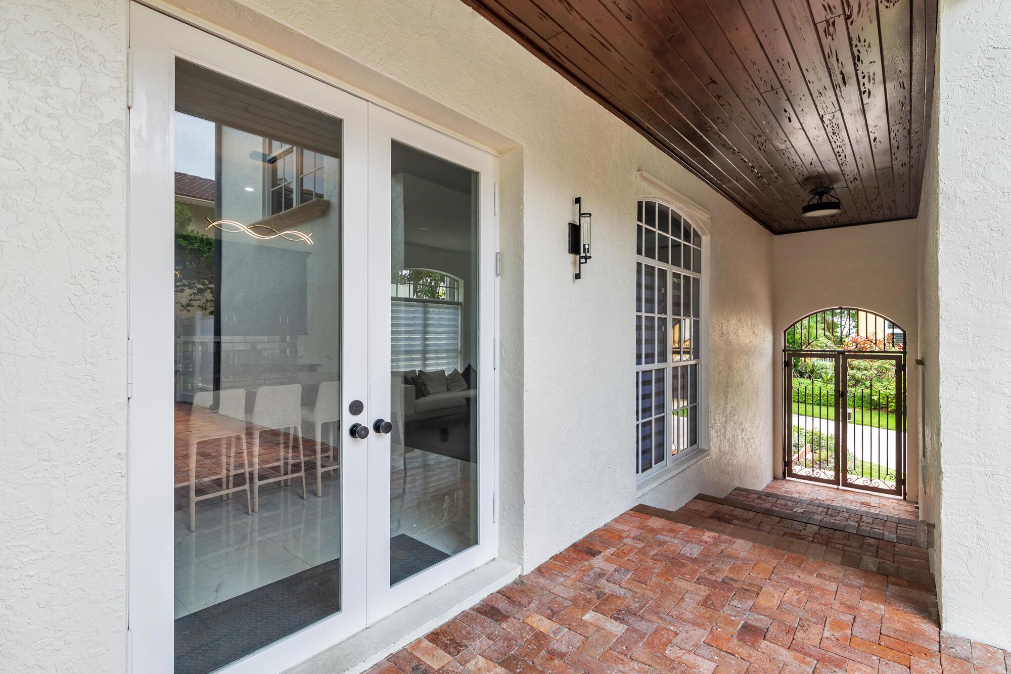 460 Surfside Lane