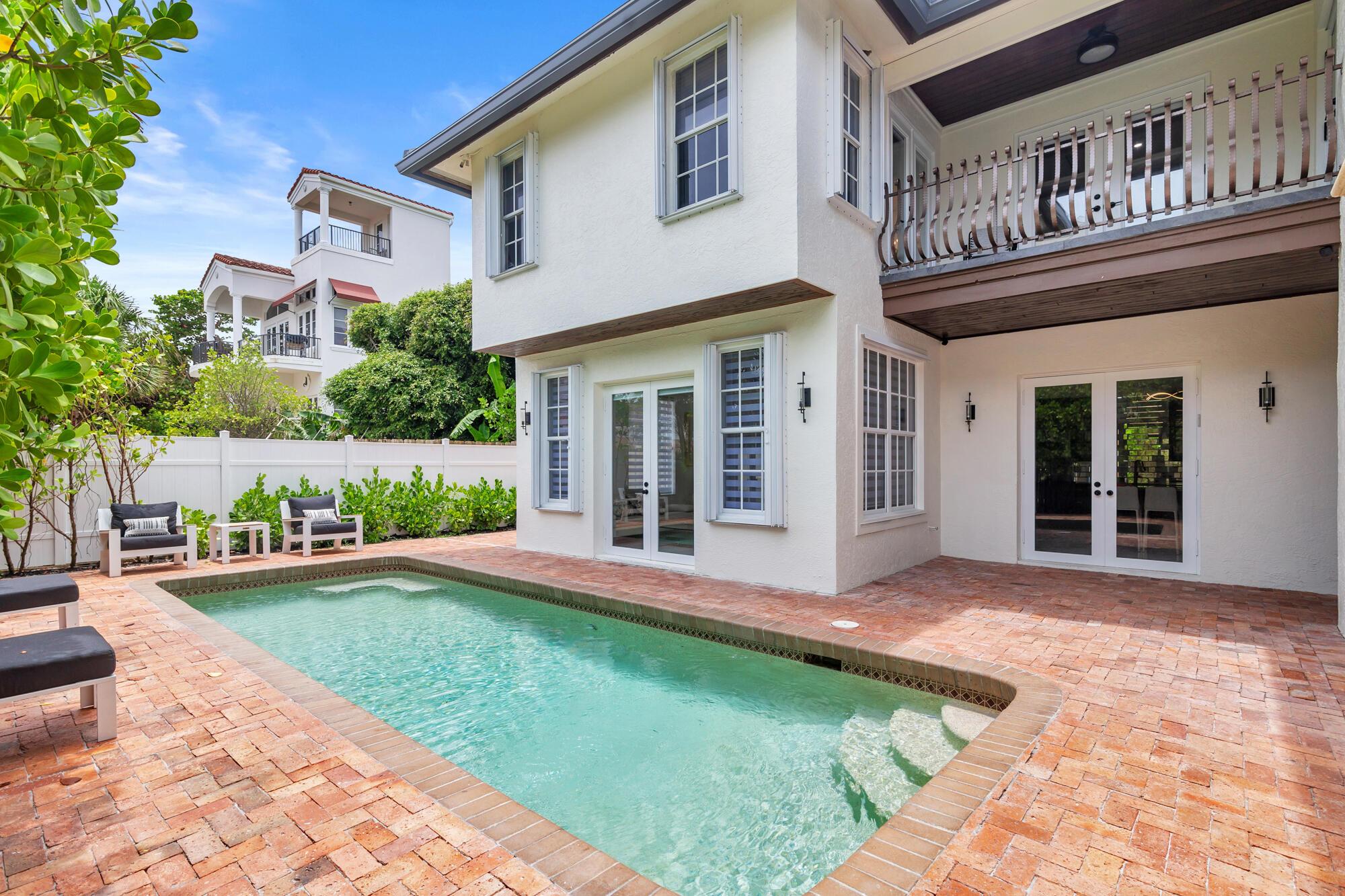 460 Surfside Lane