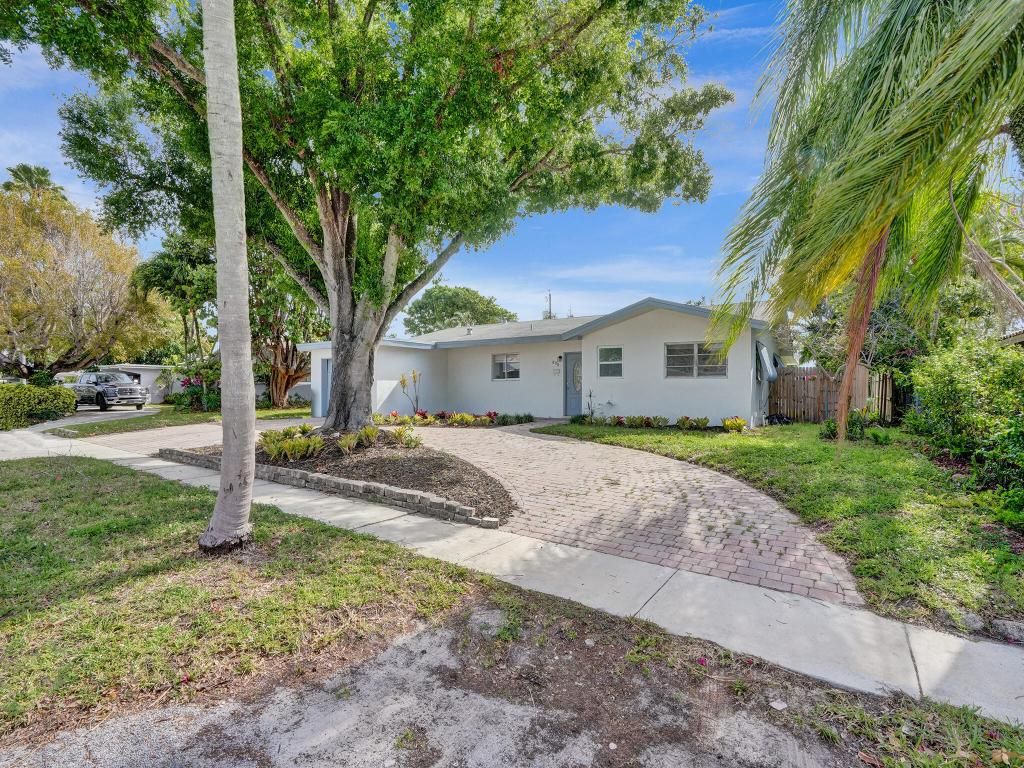 Photo of 898 SW 10th Avenue, Boca Raton, FL 33486 (MLS # R10977897)