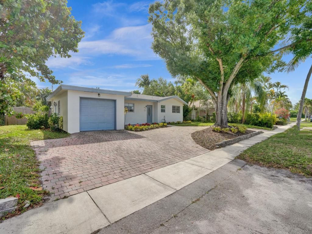 Photo of 898 SW 10th Avenue, Boca Raton, FL 33486 (MLS # R10977897)