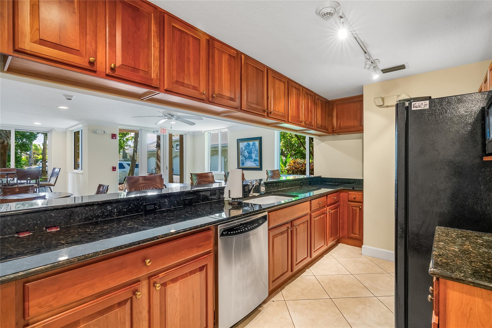 GRAND ISLE OF NORTH HUTCH - Residential