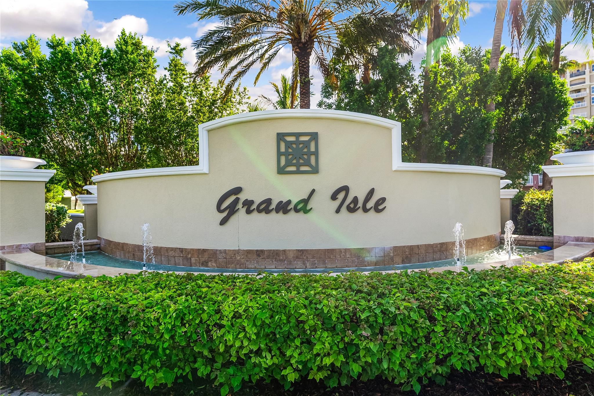 GRAND ISLE OF NORTH HUTCH - Residential