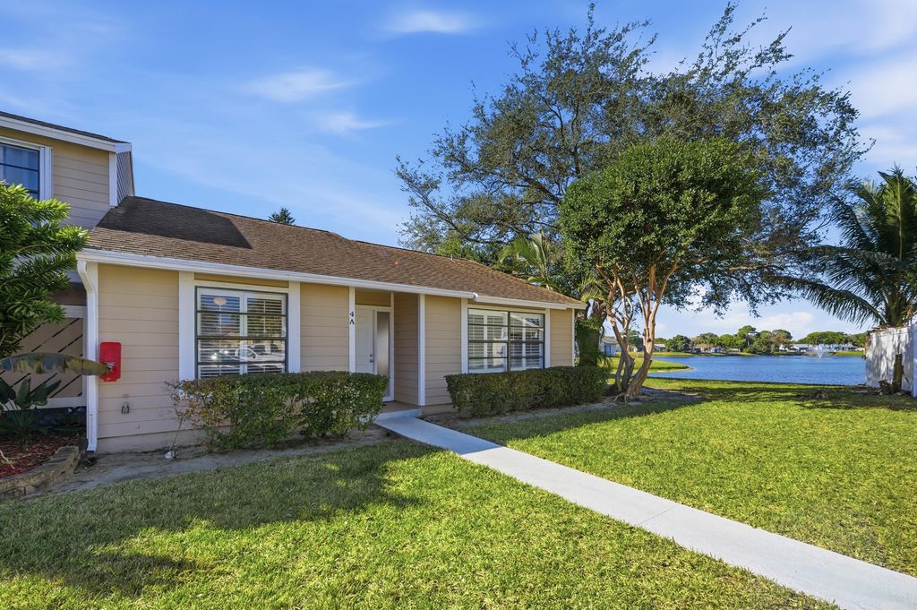 Photo of 406 Lakewood Court #4a, Jupiter, FL 33458 (MLS # R11161036)