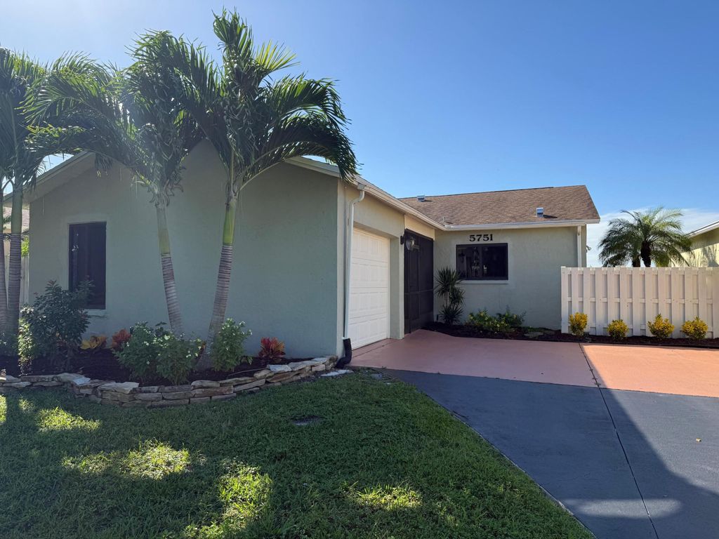 Photo of 5751 Mirror Lakes Boulevard, Boynton Beach, FL 33472 (MLS # R11132866)