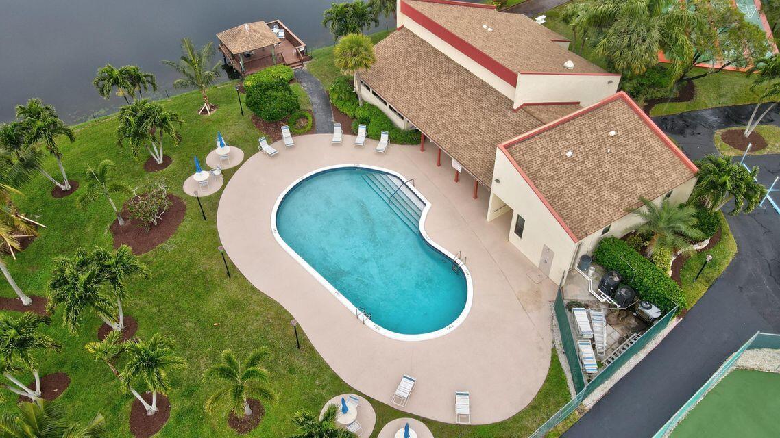 MIRROR LAKES - Residential