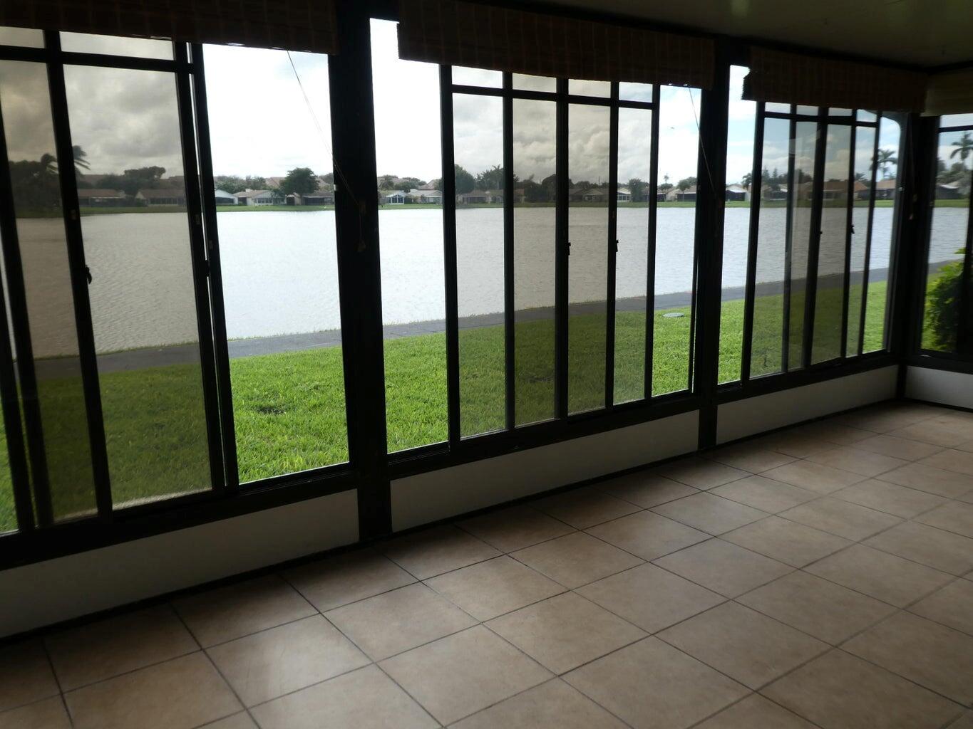 MIRROR LAKES - Residential