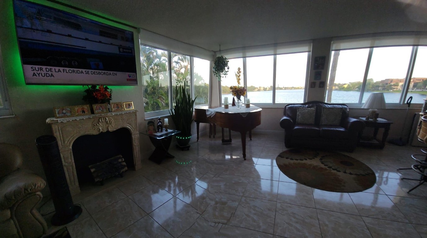 Royal Oaks Condo - Residential