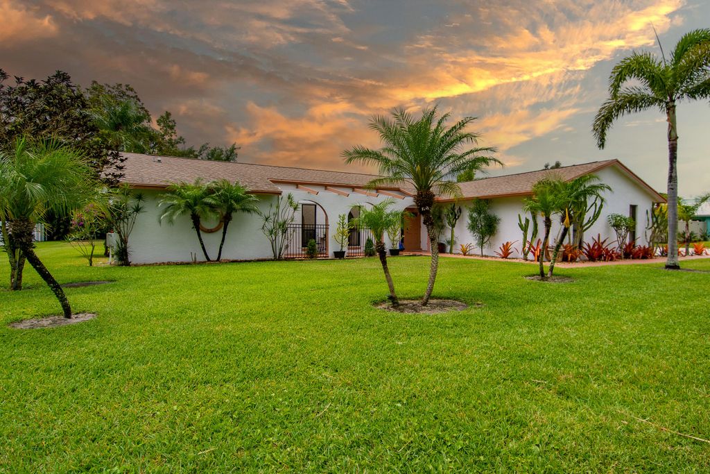 Photo of 1738 SE Dominic Avenue, Port Saint Lucie, FL 34952 (MLS # R10796327)