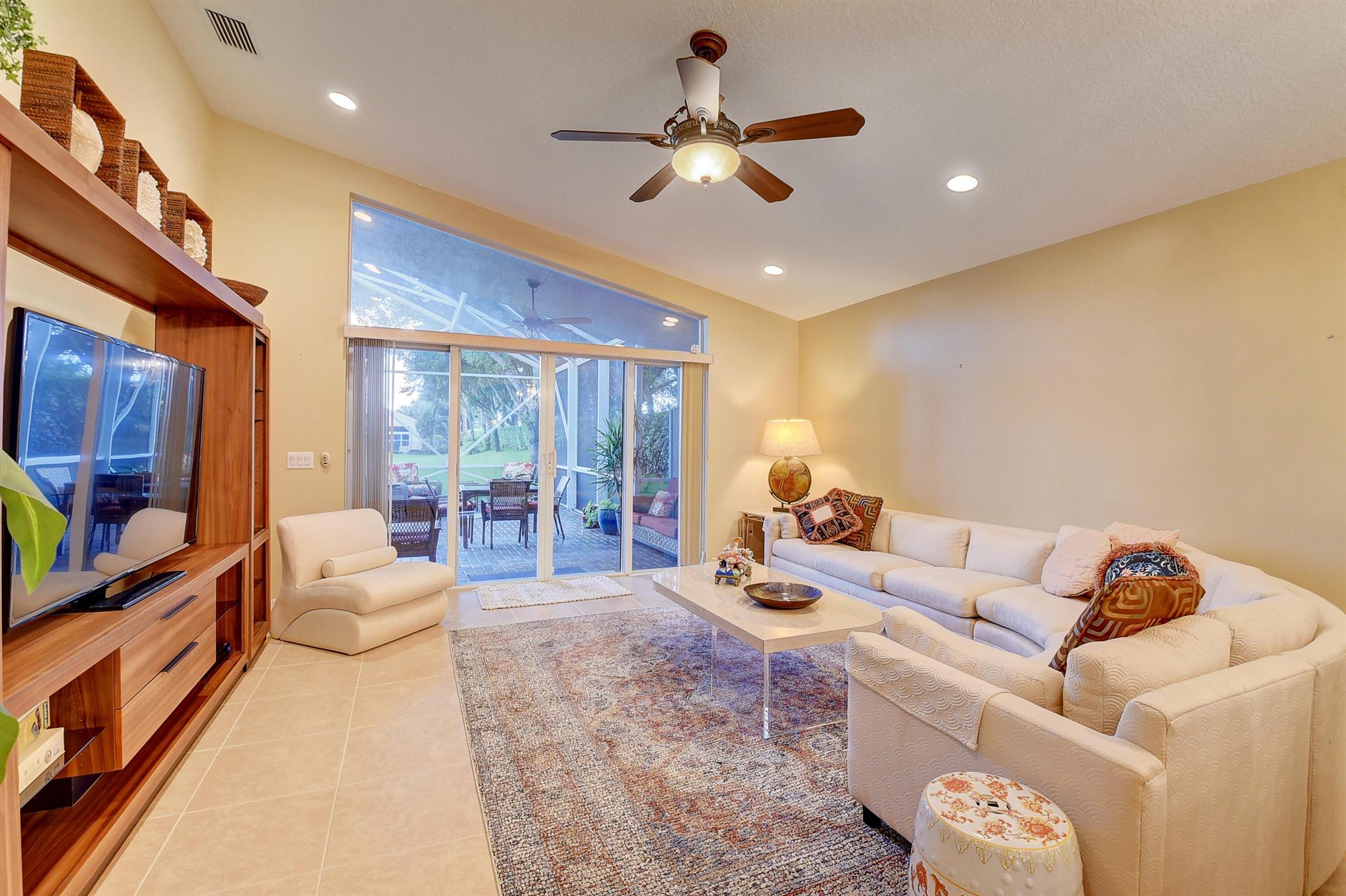 VALENCIA PALMS - Residential