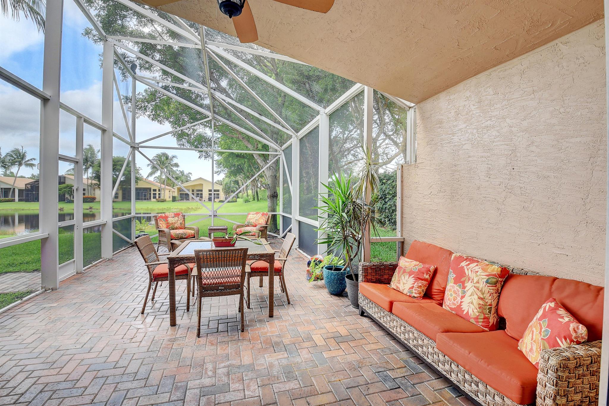 VALENCIA PALMS - Residential