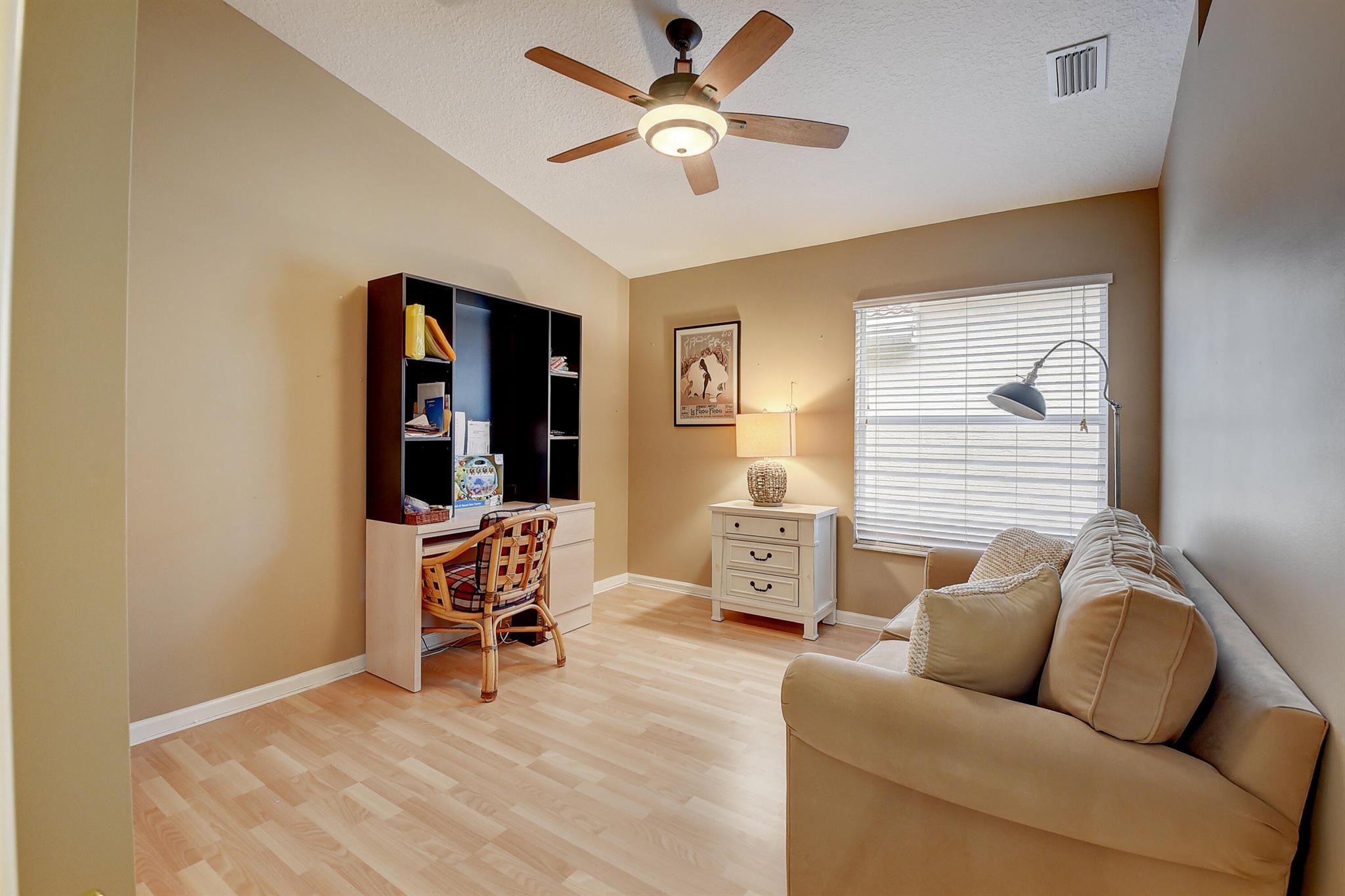 VALENCIA PALMS - Residential