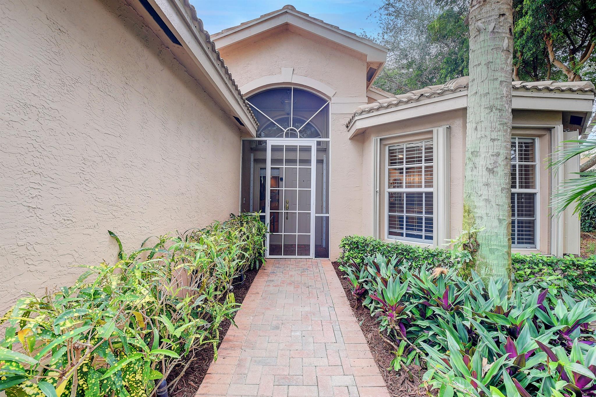 VALENCIA PALMS - Residential