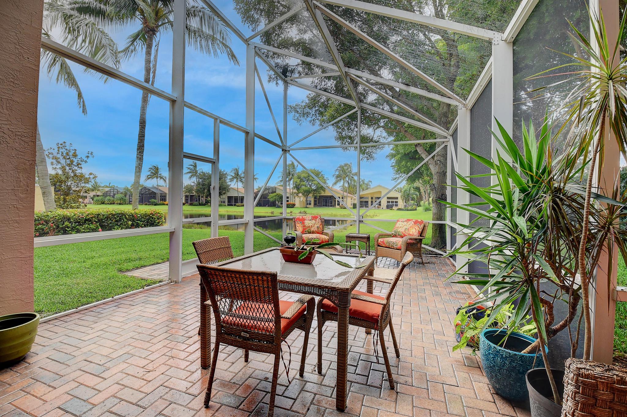 VALENCIA PALMS - Residential