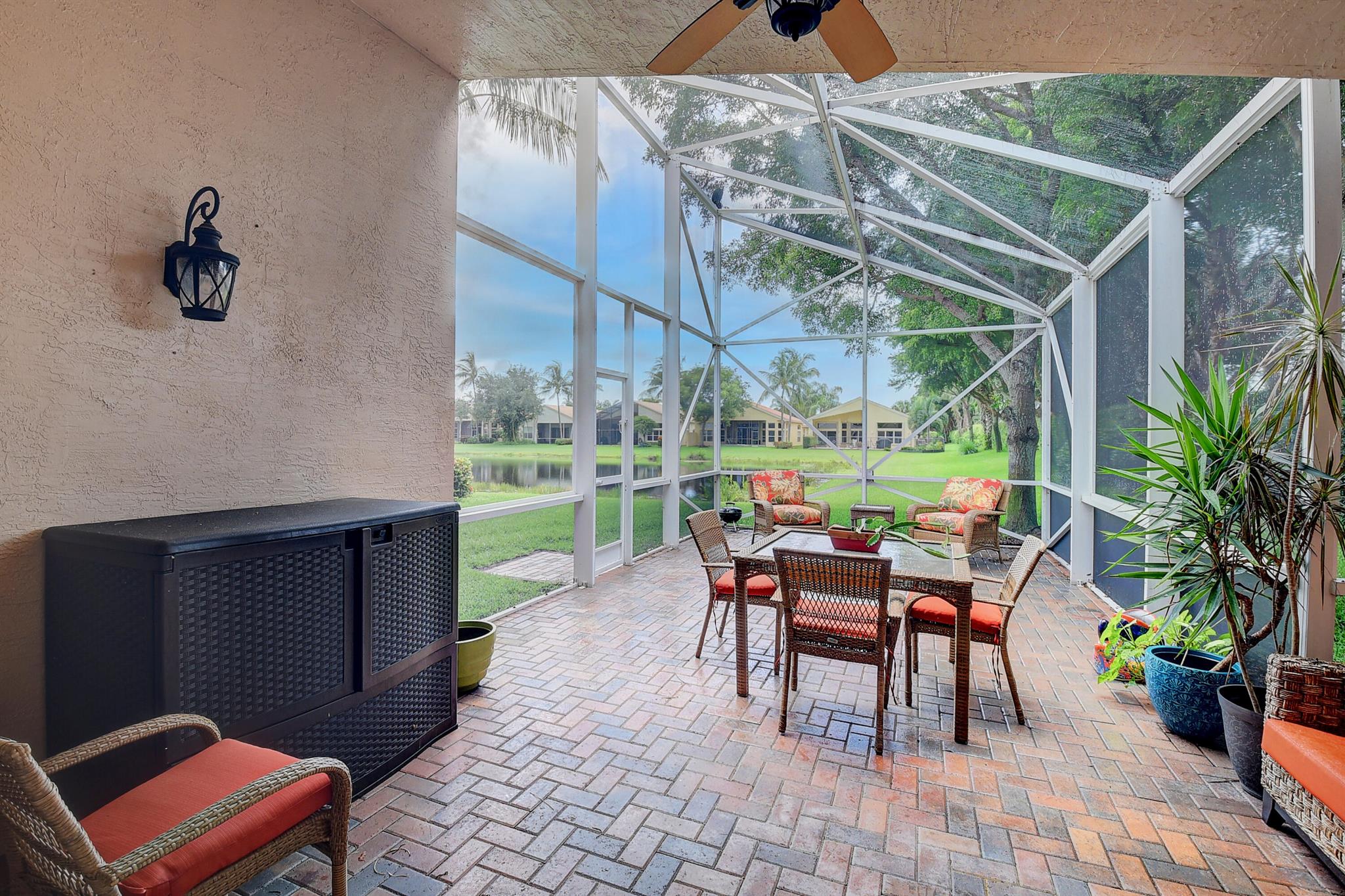 VALENCIA PALMS - Residential