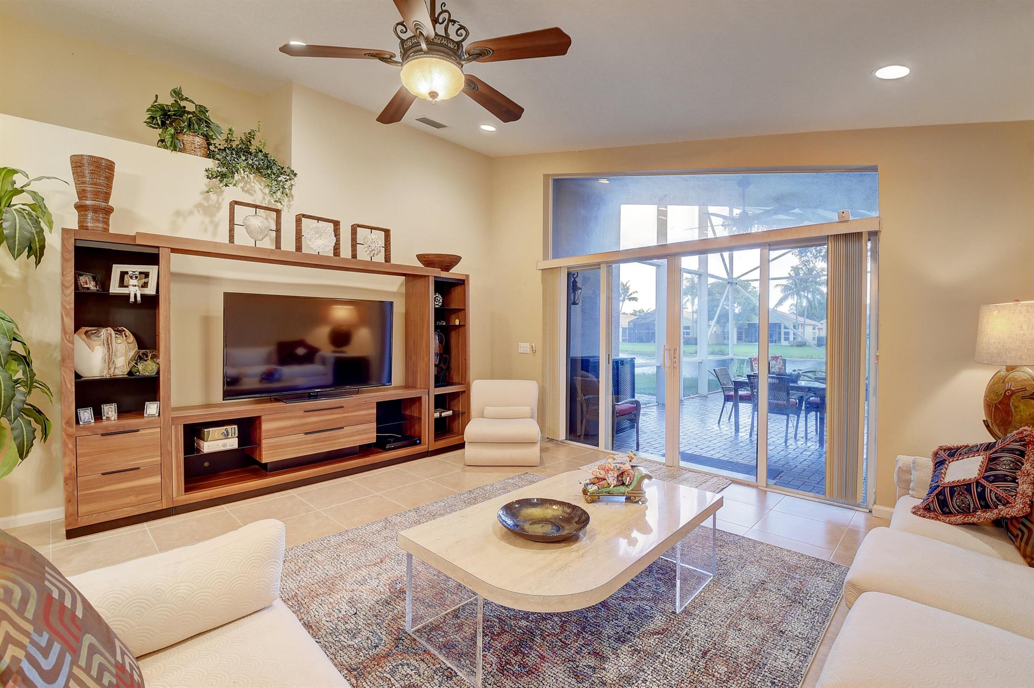 VALENCIA PALMS - Residential