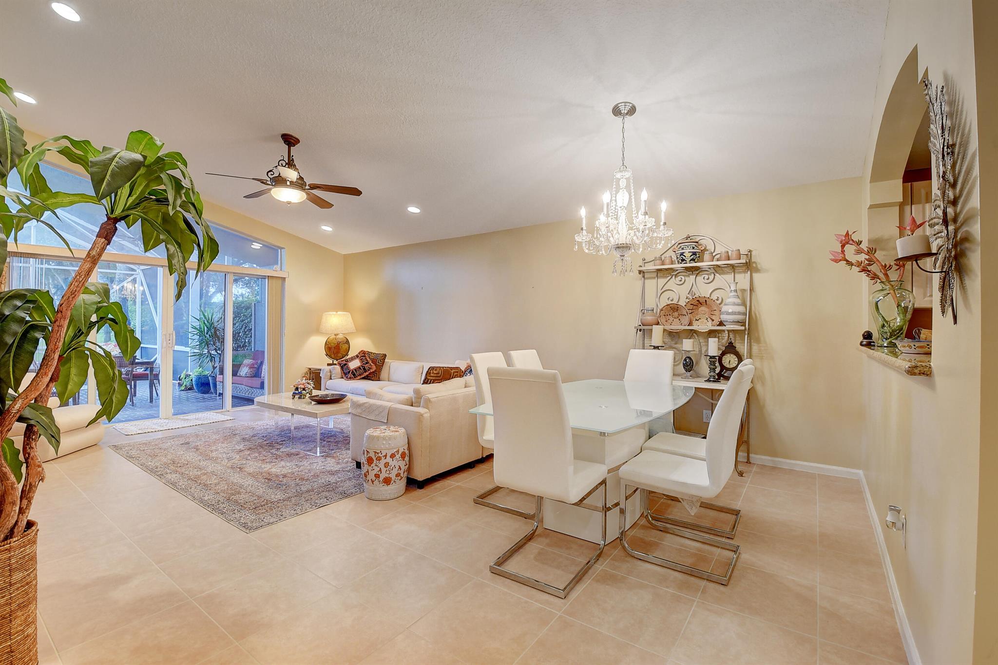 VALENCIA PALMS - Residential