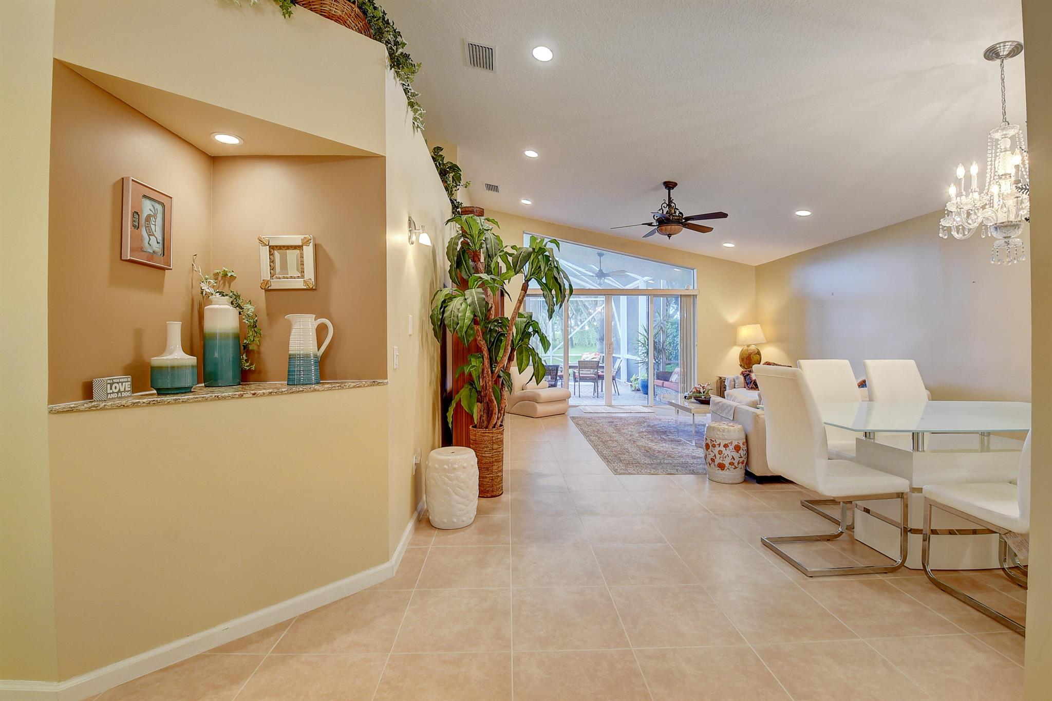 VALENCIA PALMS - Residential