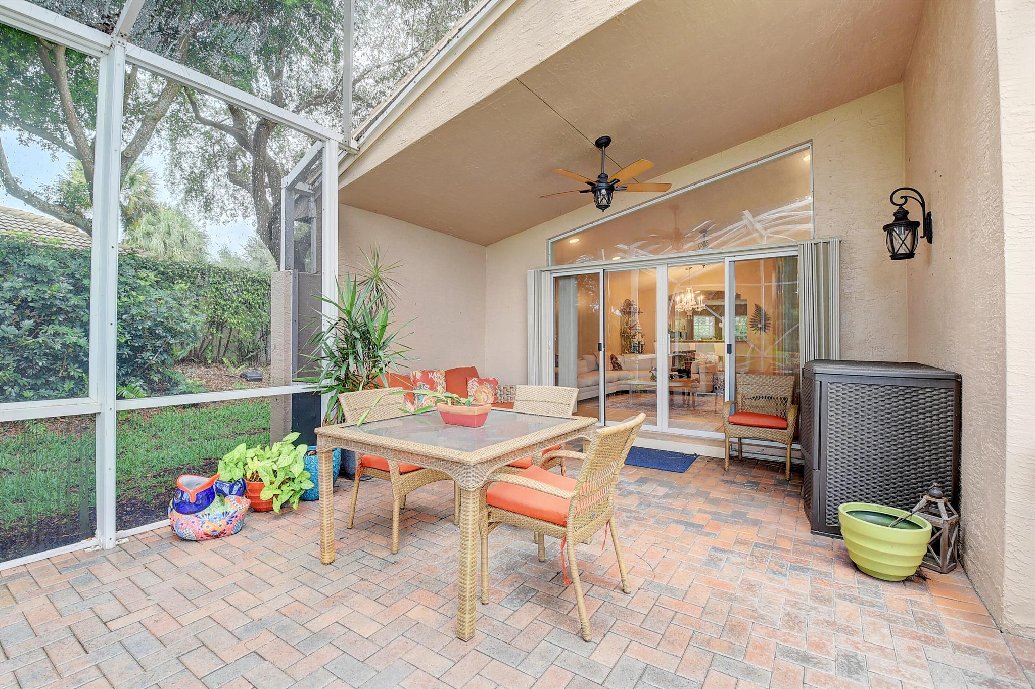 VALENCIA PALMS - Residential