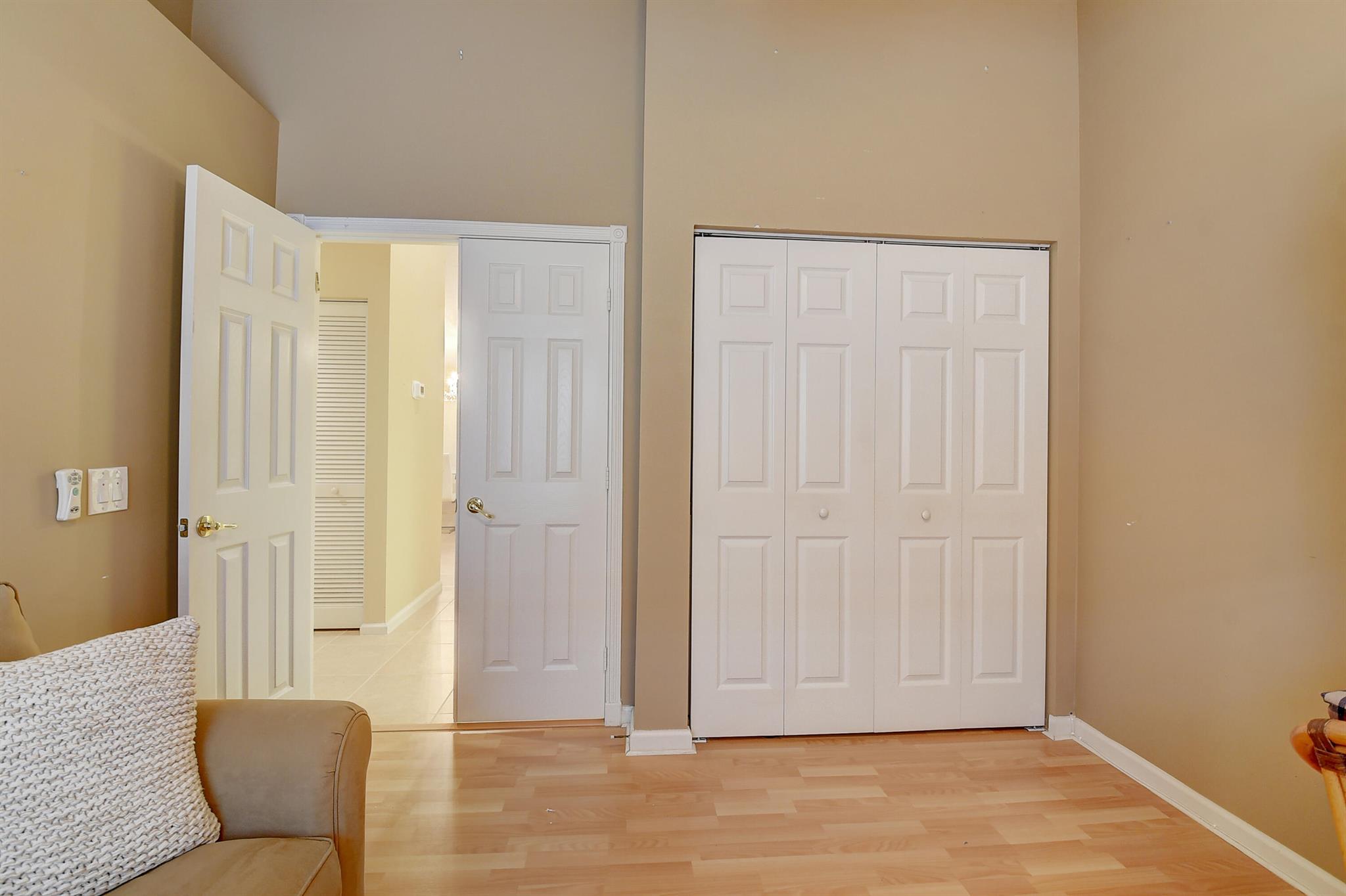 VALENCIA PALMS - Residential