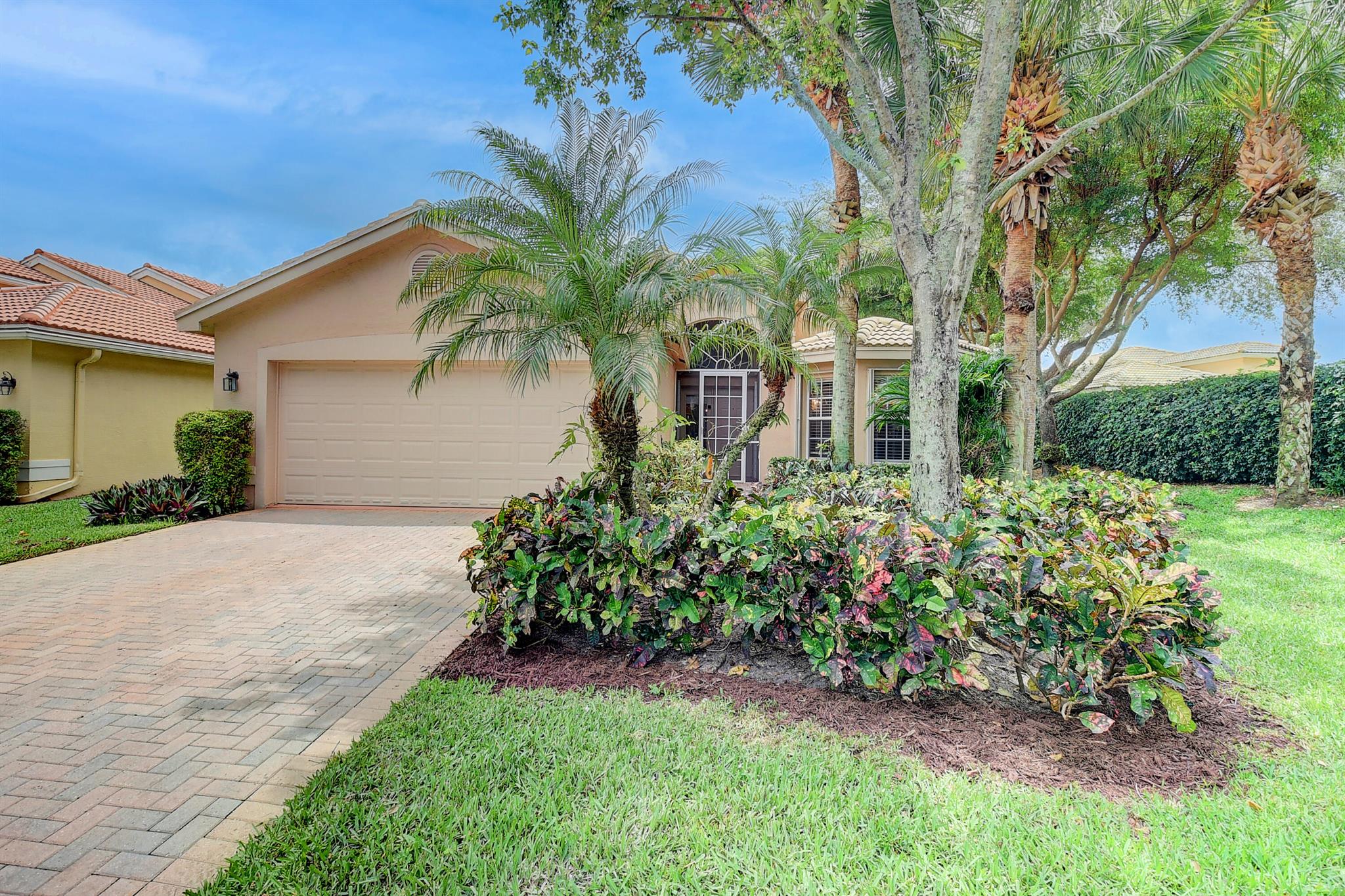 VALENCIA PALMS - Residential