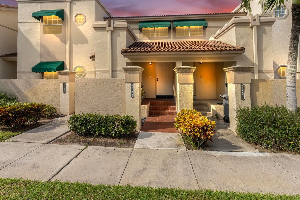 Photo of 6703 Via Regina, Boca Raton, FL 33433 (MLS # R11020846)
