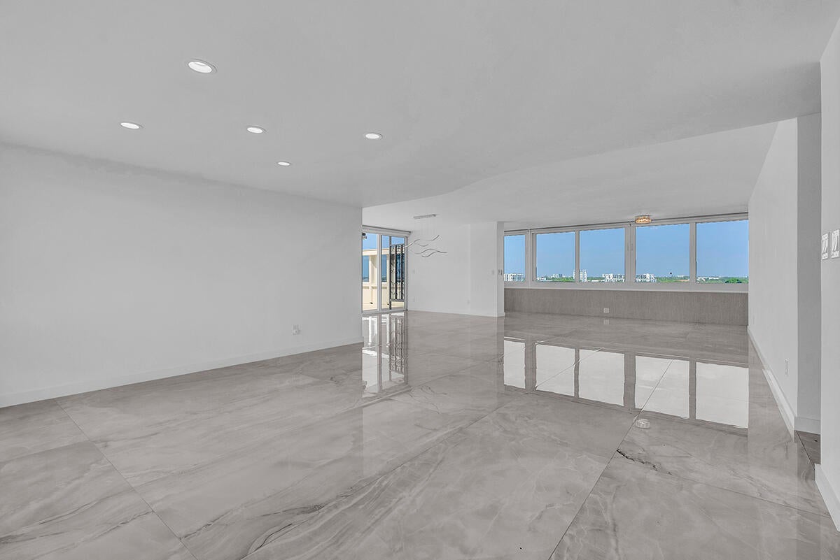 201 N Riverside Drive #802
