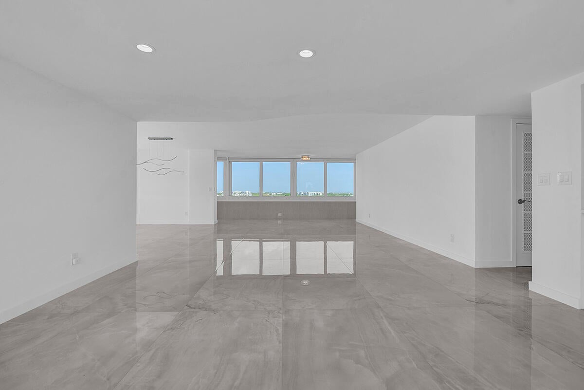 201 N Riverside Drive #802