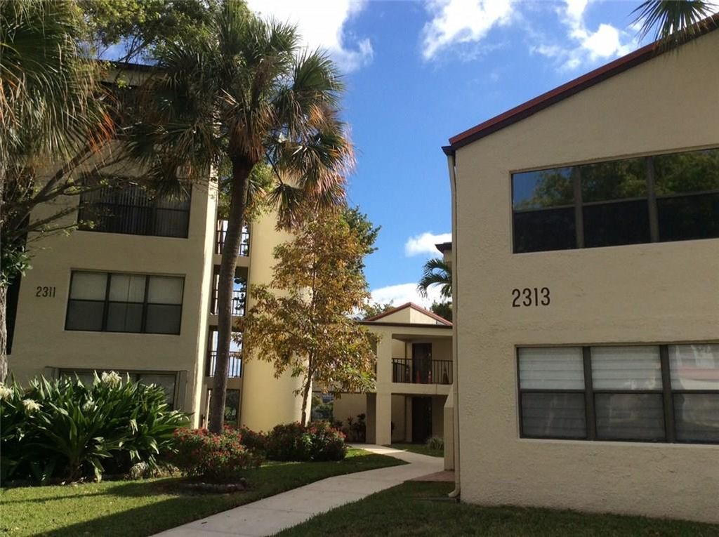 Photo of 2313 S Cypress Bend Drive #122B, Pompano Beach, FL 33069 (MLS # F10410050)