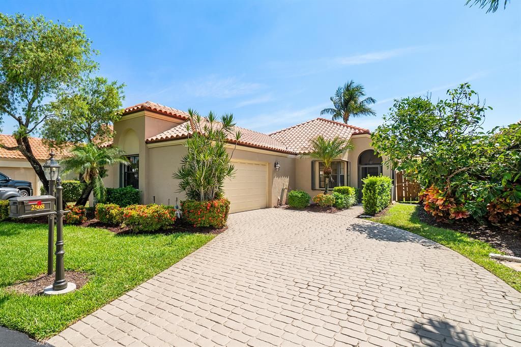 Photo of 2508 La Cristal Circle, Palm Beach Gardens, FL 33410 (MLS # R10712809)
