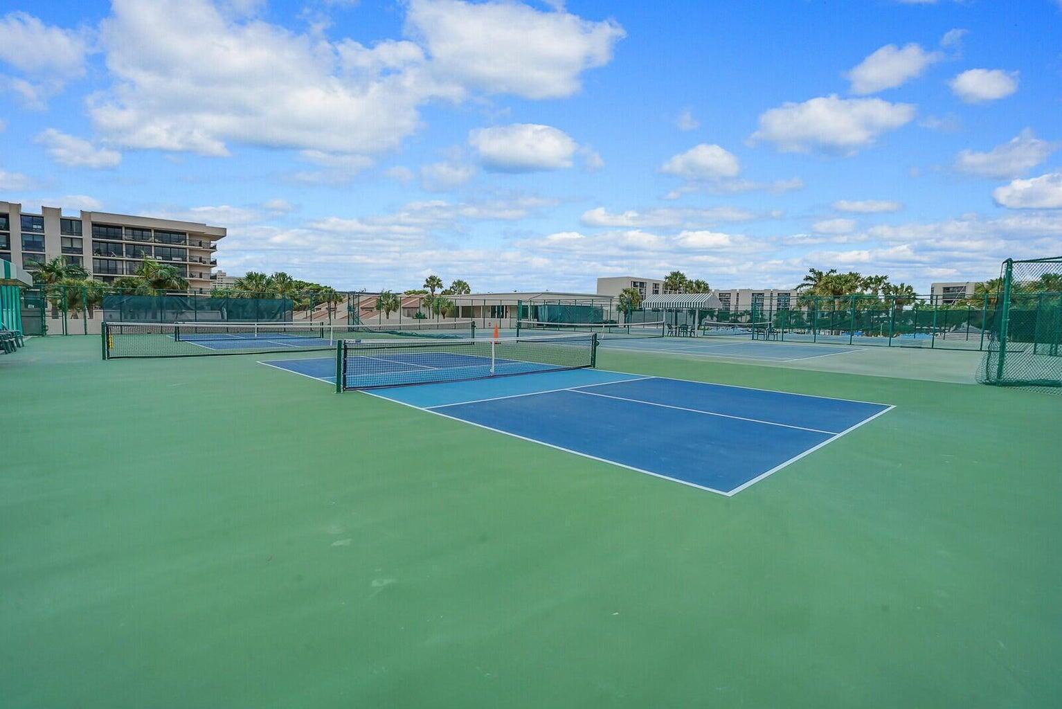 YACHT & RACQUET CLUB OF B - Residential
