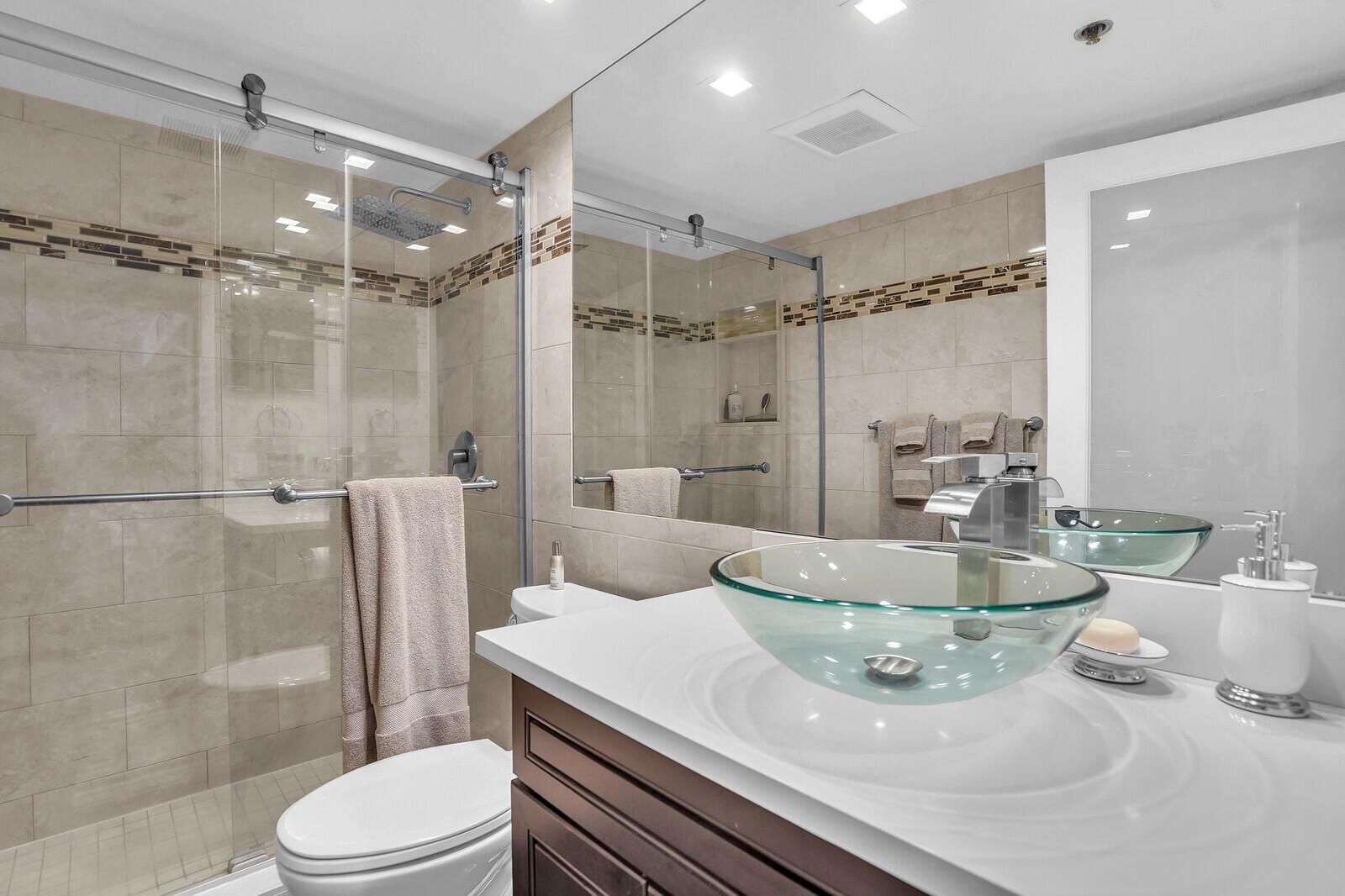YACHT & RACQUET CLUB OF B - Residential