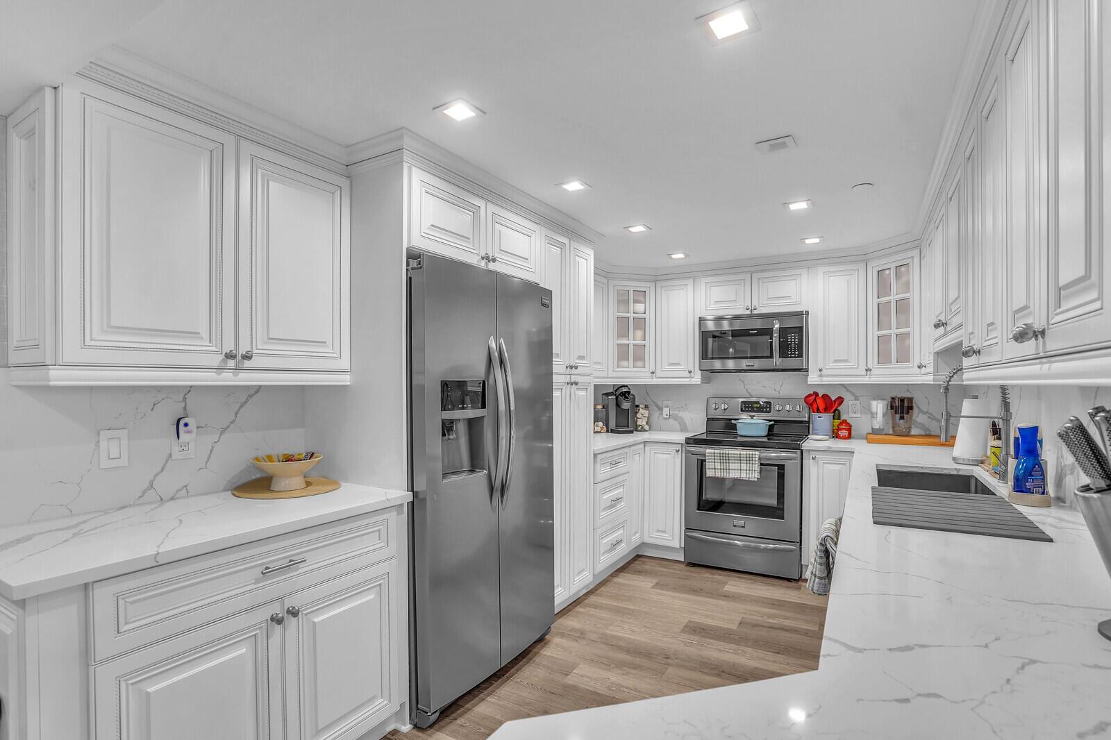 YACHT & RACQUET CLUB OF B - Residential