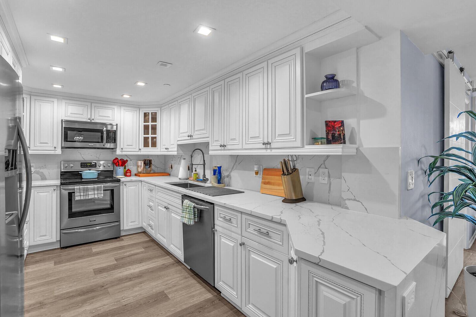 YACHT & RACQUET CLUB OF B - Residential