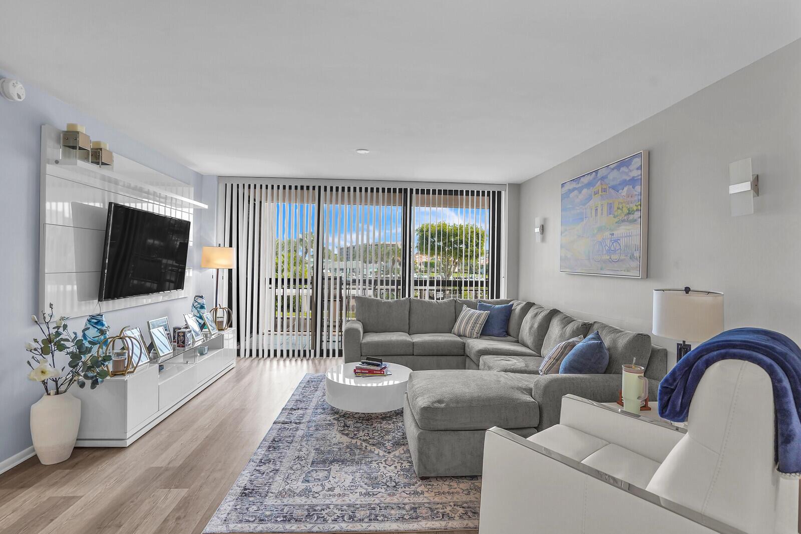 YACHT & RACQUET CLUB OF B - Residential