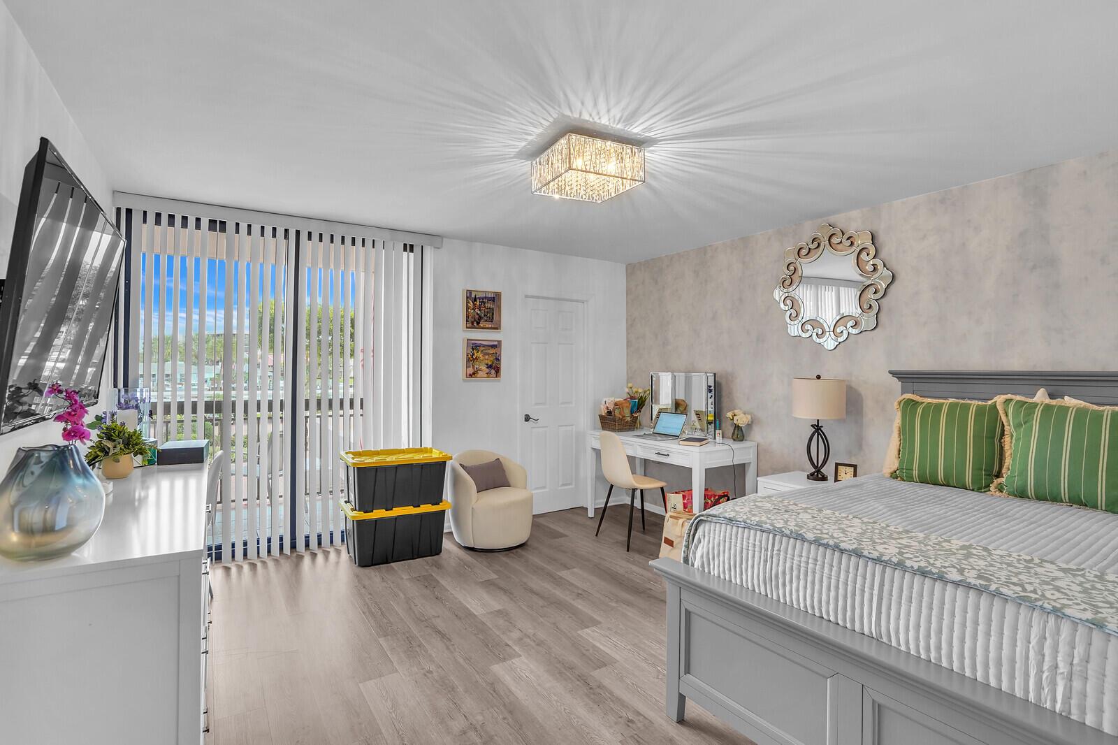 YACHT & RACQUET CLUB OF B - Residential