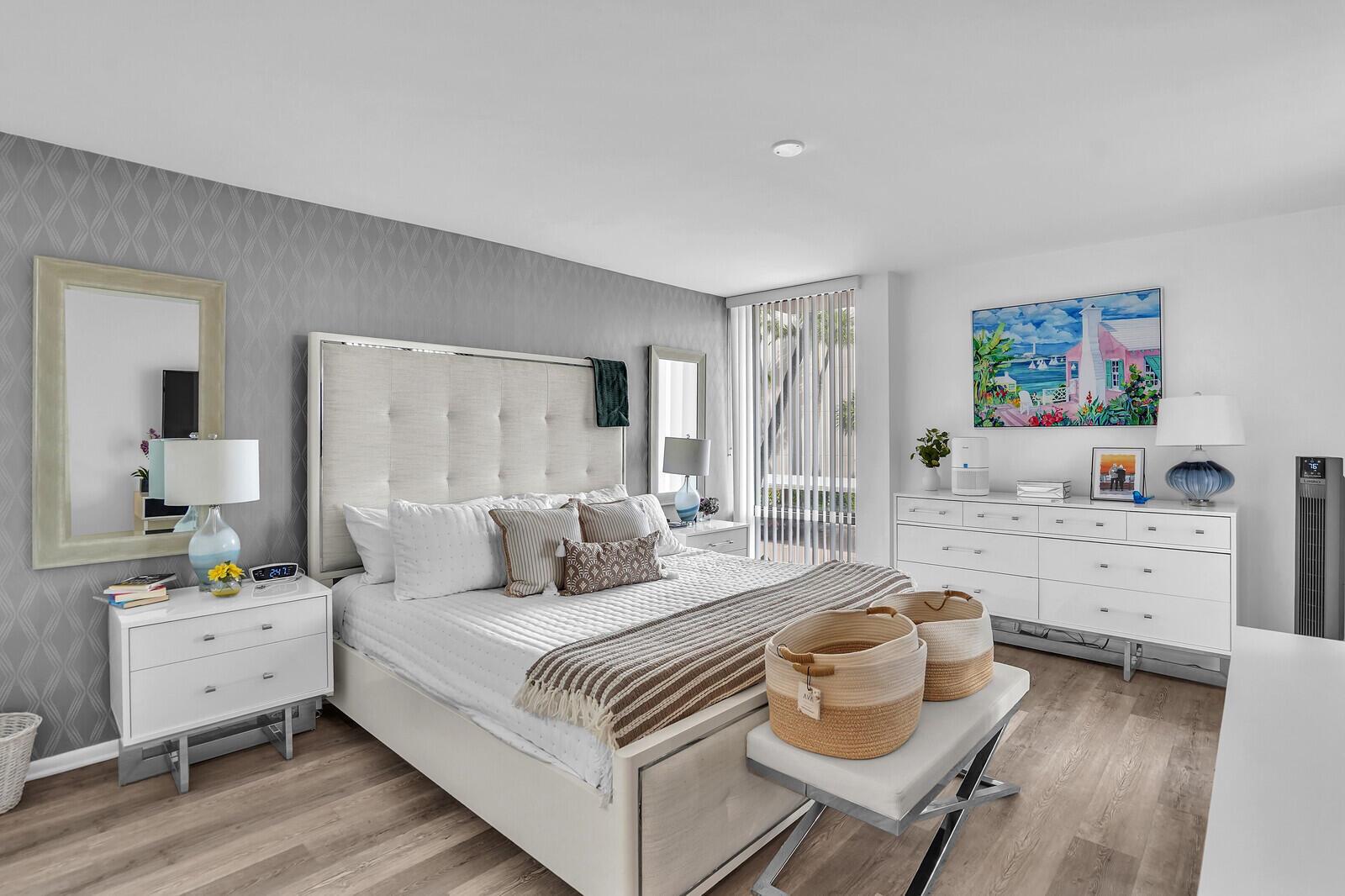 YACHT & RACQUET CLUB OF B - Residential