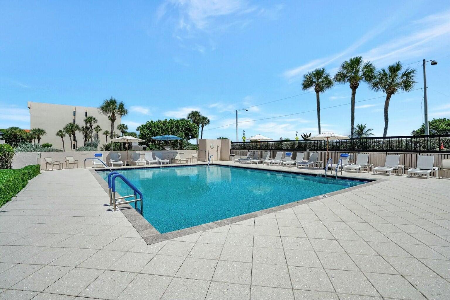 YACHT & RACQUET CLUB OF B - Residential