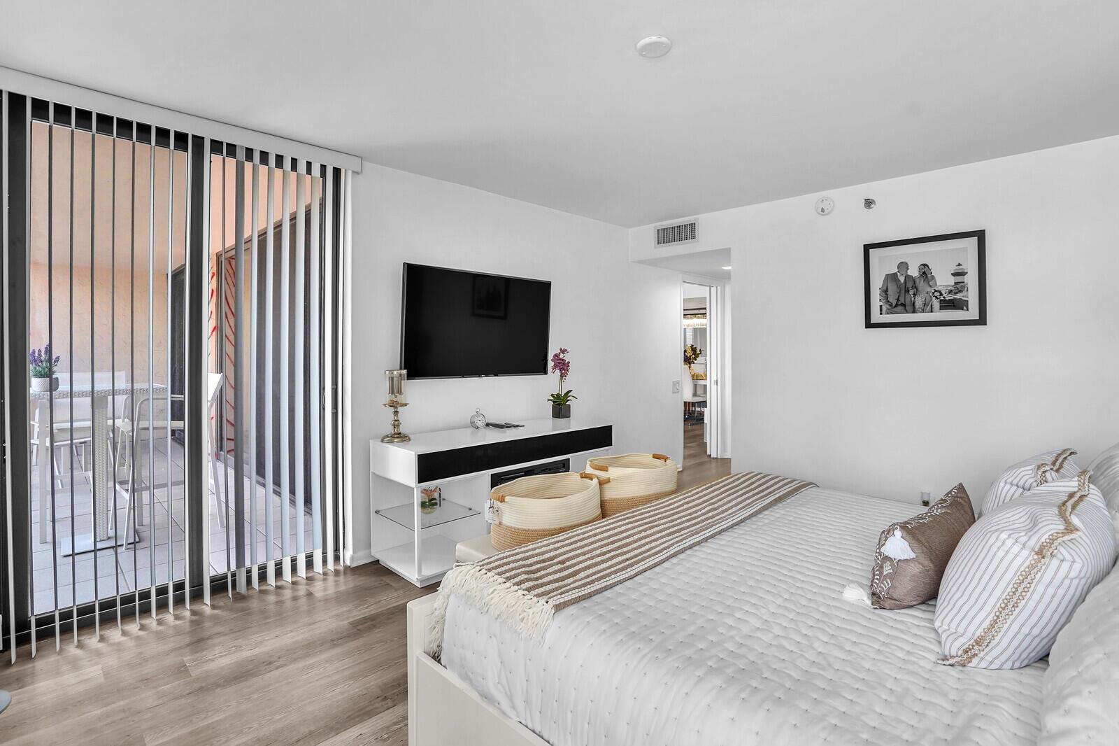 YACHT & RACQUET CLUB OF B - Residential