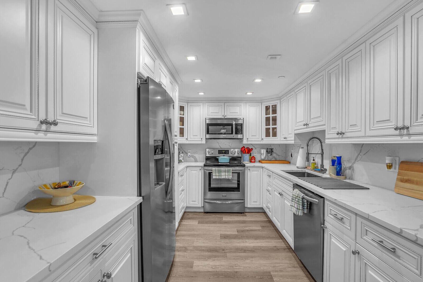YACHT & RACQUET CLUB OF B - Residential