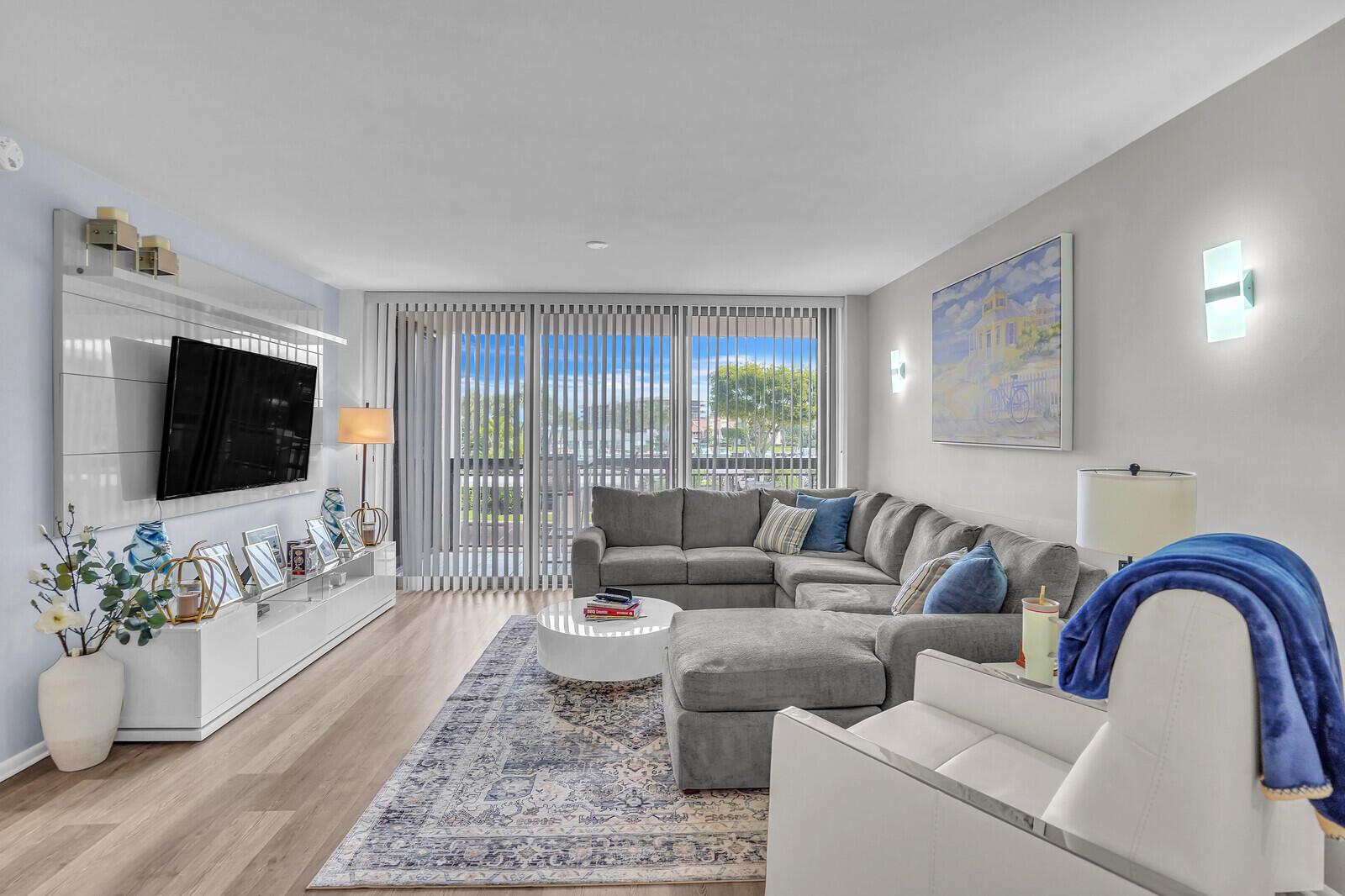 YACHT & RACQUET CLUB OF B - Residential