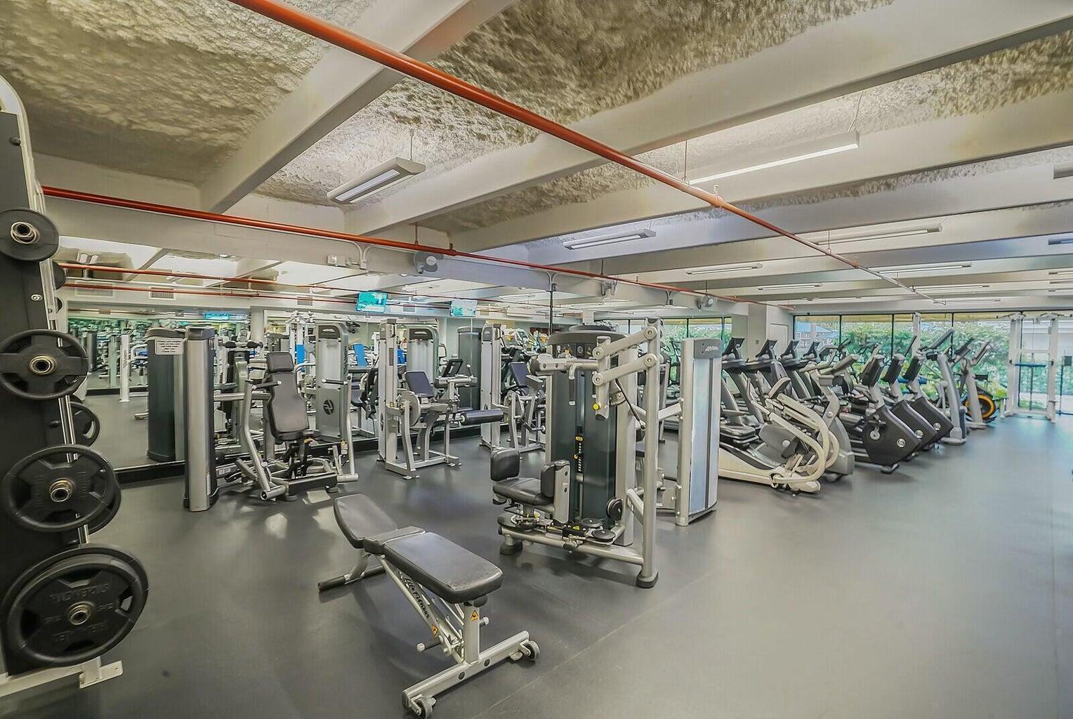 YACHT & RACQUET CLUB OF B - Residential