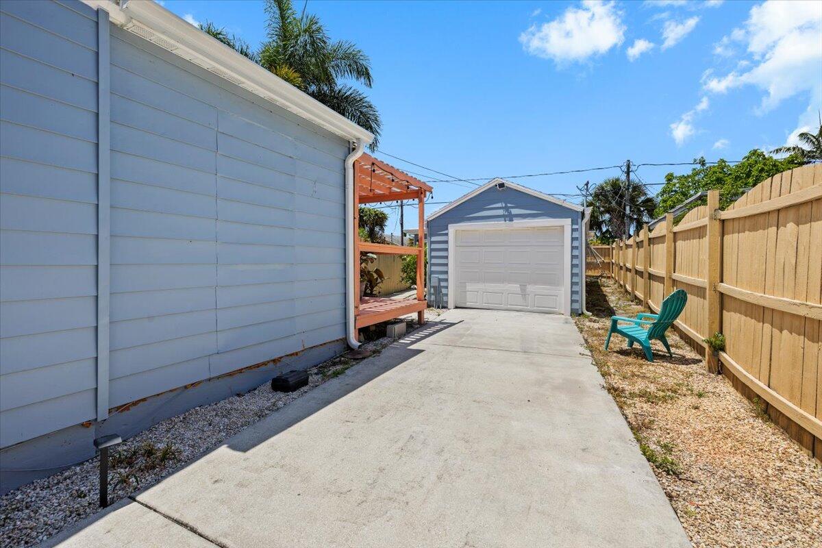 LAKE WORTH TOWN OF - Residential Income