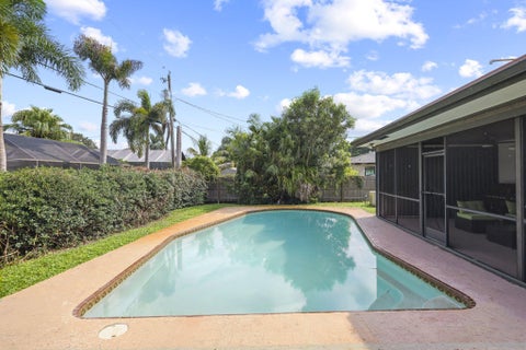 Tiny photo for 80 W RUBBER TREE Drive, Lake Worth, FL 33467 (MLS # B26087901)