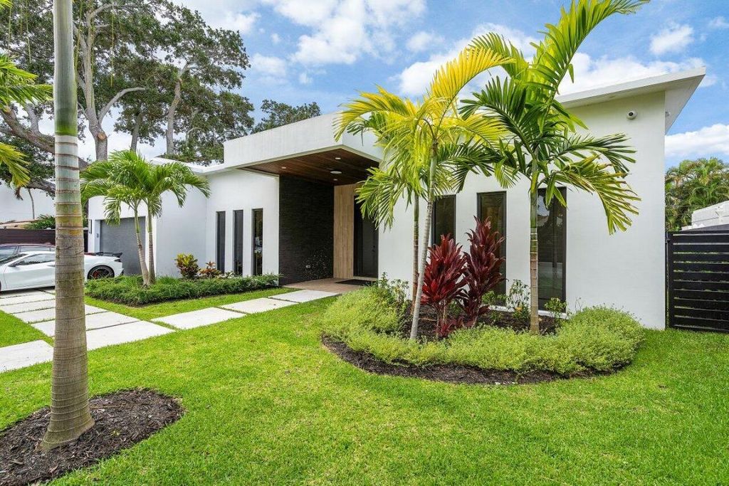 Photo of 713 SE 7th Street, Fort Lauderdale, FL 33301 (MLS # R10962638)