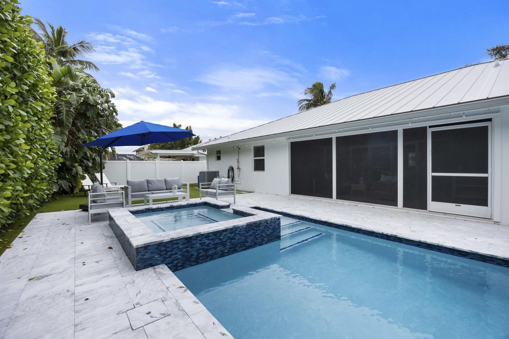 Photo of 52 Pinehill Trail E, Jupiter, FL 33469 (MLS # R11101038)